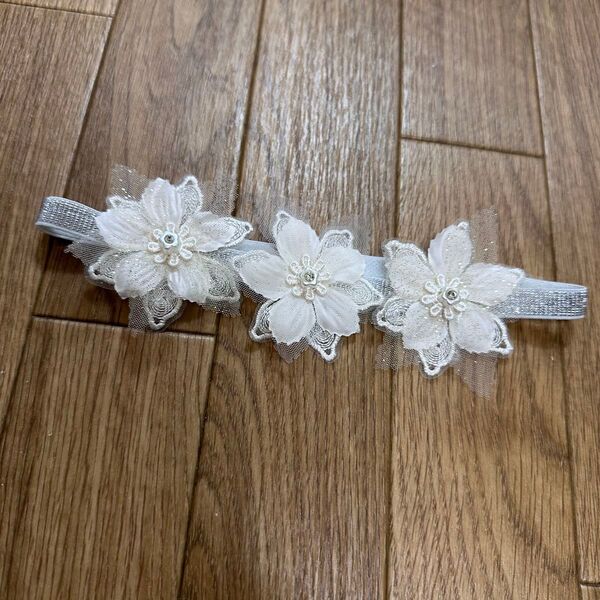 スリーコインズ 花飾り フラワーヘアバンド