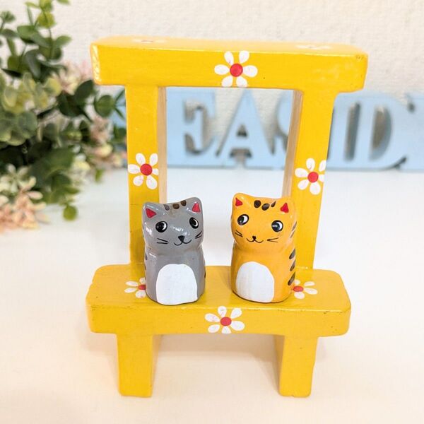 No.494 サバトラ猫&トラ猫 ダブル黄色ベンチ 木彫り猫 猫の置物 バリ雑貨 猫雑貨