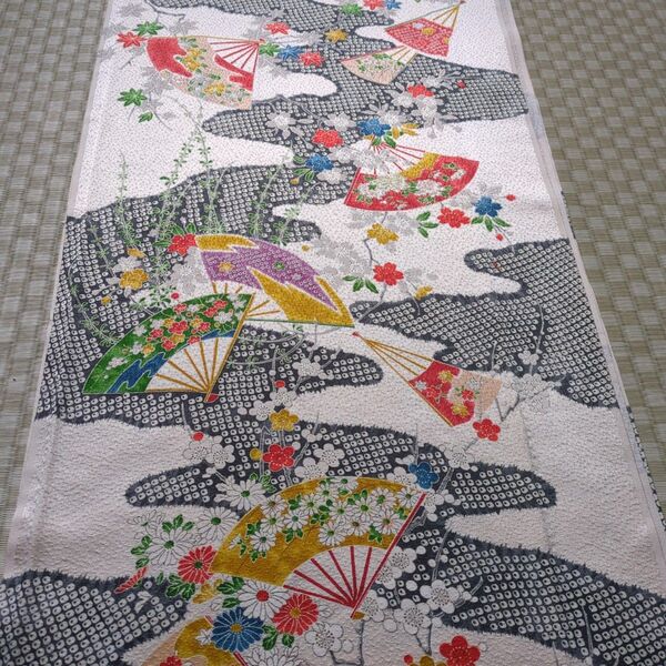 121 着物ハギレ 36×330㎝ 雲取り扇面花文 正絹