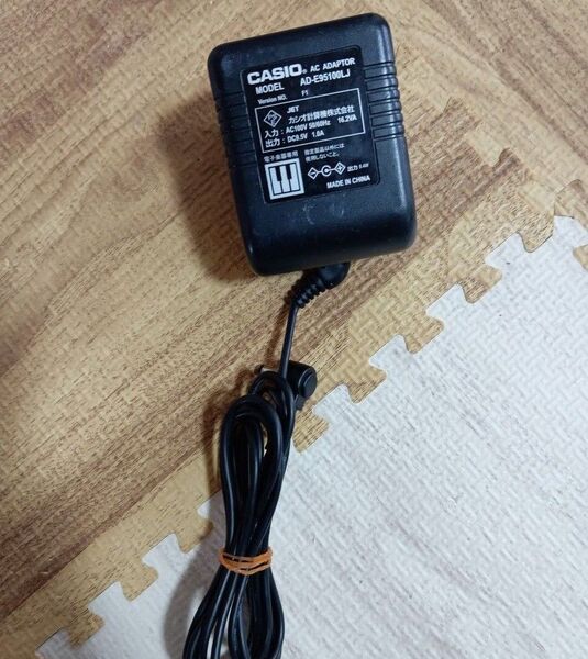 カシオ ACアダプタ E95100LJ 通電確認済 【 キーボード用 9.5V 1.0A】