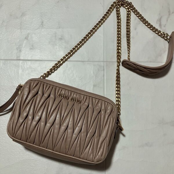 MIUMIU マテラッセ チェーン ショルダーバッグ