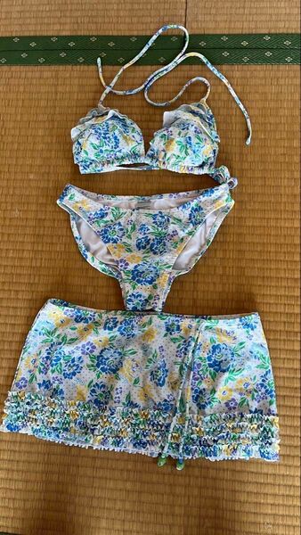 トップバリュー 花柄ビキニトップス スカート付き