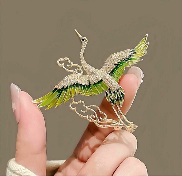 ブローチレディースアクセサリー鶴キラキラ豪華ゴールド上品中華チャイナ和風かわいい 金運 開運 風水 飾り物