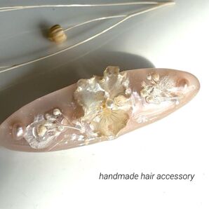 フリルビオラヘアクリップ