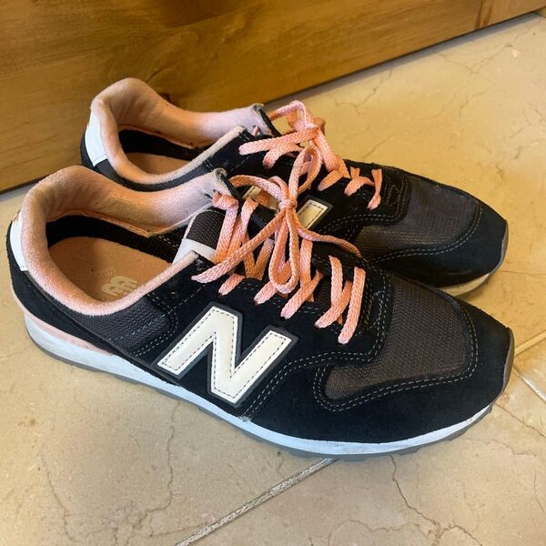 New Balance スニーカー ピンク紐付き レディース