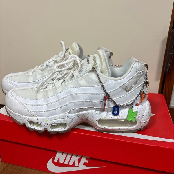 NIKE WMNS AIR MAX 95 CZ8702-103 サイズ24cm ホワイト チャーム付き