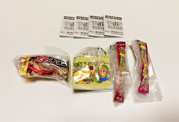 やおきん ミニチュアチャーム サワーペーパーキャンディ グレープ コーラ もろこし輪太郎 どらチョコ 4点セット