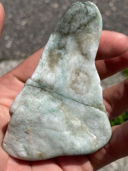 糸魚川翡翠 ヒスイ 青海川 川石 天然石 鉱物 原石 ひすい 168g