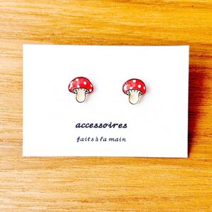 ハンドメイド ピアス きのこ 赤