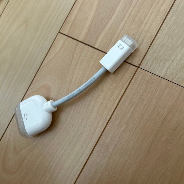 Apple製 Mini-DVI to VGA Adapter