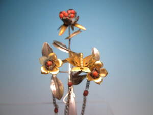 【江月】アンティーク・銀製 大振りな本珊瑚玉飾り蝶に花びらびらかんざし