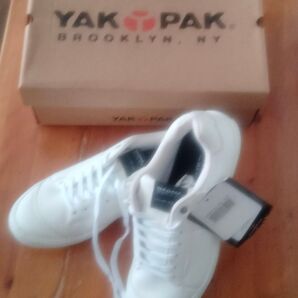 YAKPAKスニーカー