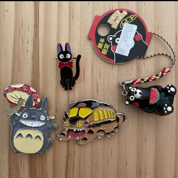 4個セット トトロ ネコバス 黒猫のジジ メタルブローチとピンズ 魔女の宅急便 ジブリ