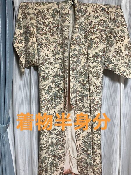 お-9 ハギレ はぎれ リメイク 正絹 縮緬 薄イエロー ホワイト 草花模様 シワなし 着物半身分 リメイク用 古布 正絹