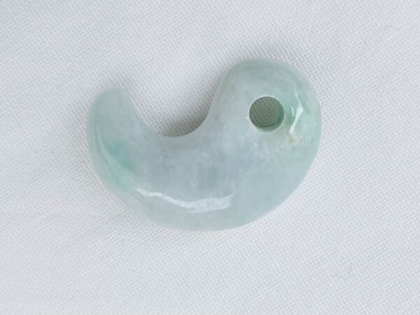 約26mm 翡翠 天然石 ヒスイ ラベンダー翡翠 天然翡翠 勾玉 お守り 天然石 グリーン ルース 鉱物 ジェイド 灰緑