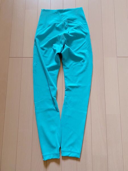 lululemon ティファニーブルーレギンス