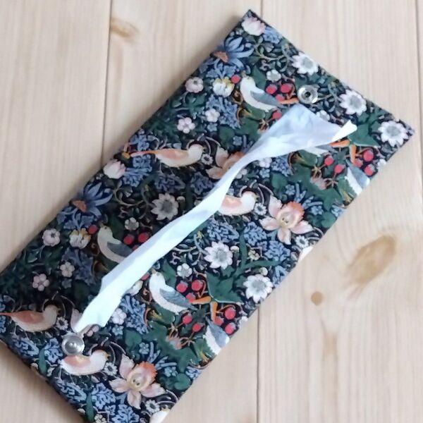 V&Aウィリアムモリス 花粉症に携帯ティッシュケース ハンドメイド BOXティッシュ いちご泥棒 黒 661