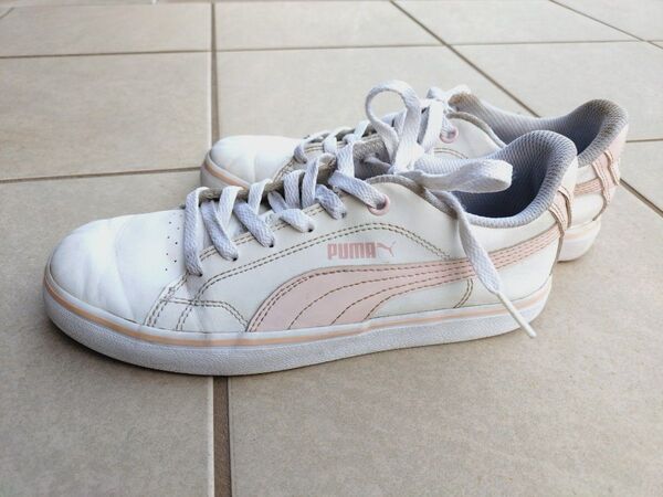 PUMA スニーカー 白 ×ピンクライン 23.5cm