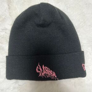 newera × santacrus ニット帽 ブラック ピンクロゴ