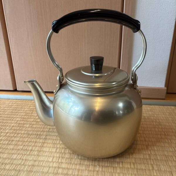 新品未使用 ヤカン アルミ製 アカオ しゅう酸アルマイト湯沸4リットル 10L
