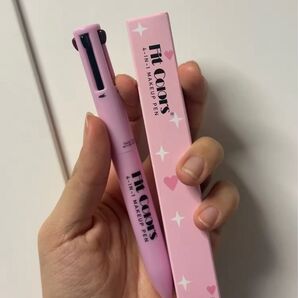 4-in-1多機能リップライナー、アイライナー、アイブロウペンシルの4色セット