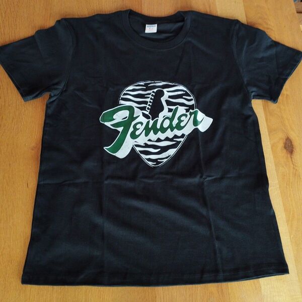 新品 Fenderロゴ Tシャツ(ピックデザイン)M