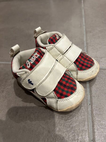 familiar×asics ベビーシューズ 赤と白のチェック柄