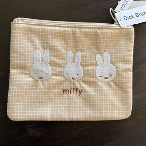 ミッフィー フェイス刺繍のフラットポーチ ギンガムチェック 新品未使用品 小物入れ
