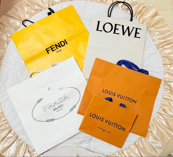 Fendi, Loewe, Prada, Louis Vuitton ショッパー ルイヴィトン フェンディ プラダ ロエベ