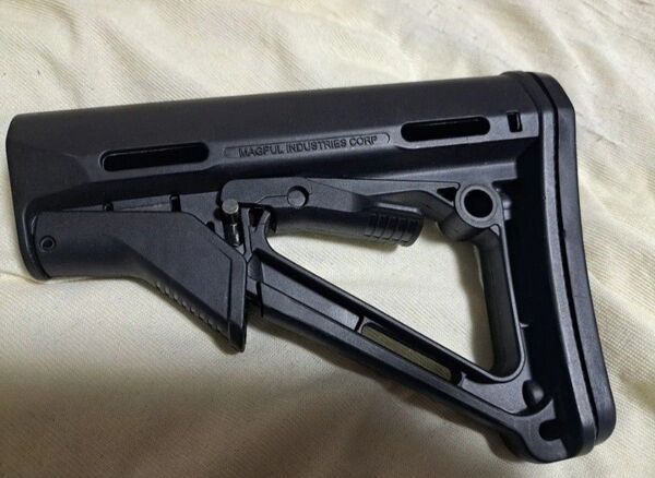 レプリカ品Magpul MOE 黒 ストック(詳細不明)