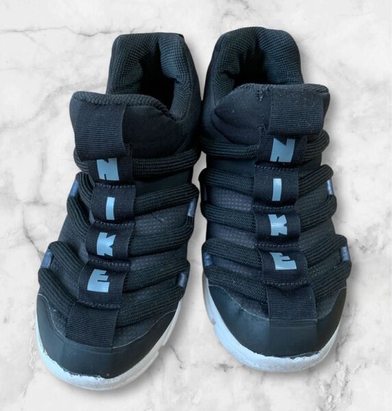NIKE スニーカー ブラック 22センチ