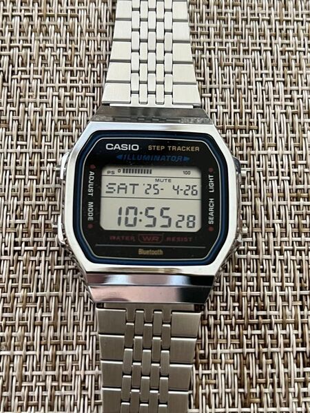 新品未使用ですが試着のみです。自分の太腕にはやや窮屈でしたので出品します。箱や説明書も付属します。