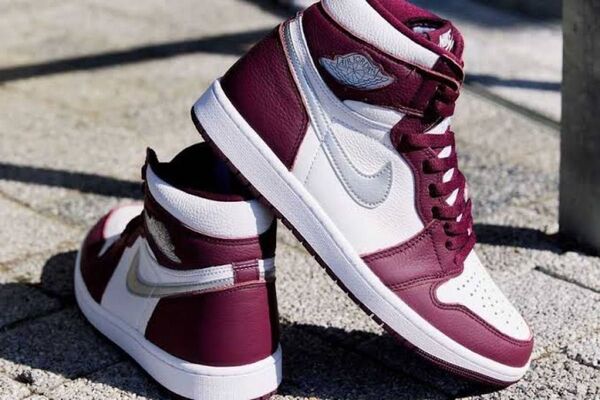 ★美品★NIKE AIR JORDAN 1 RETRO HIGH OG BORDEAUX ナイキ 555088-611 28cm