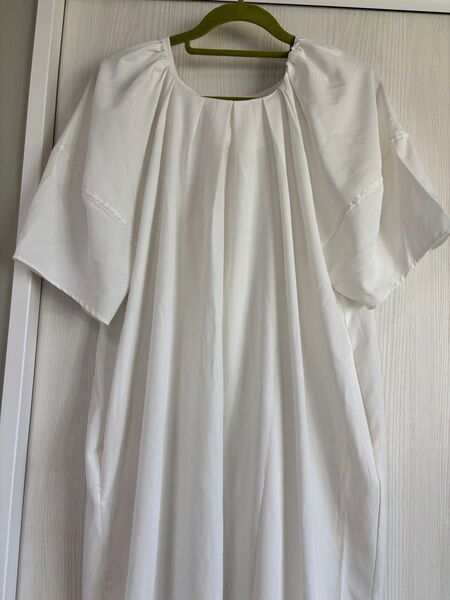 白 ワンピース ひらひら 美品 半袖 M L 体型カバー ゆったり