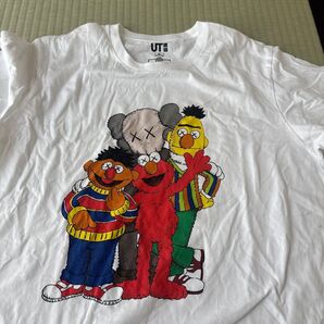 UNIQLOカウズセサミストリートのTシャツ