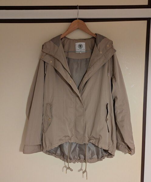 Lugnoncureマウンテンパーカー