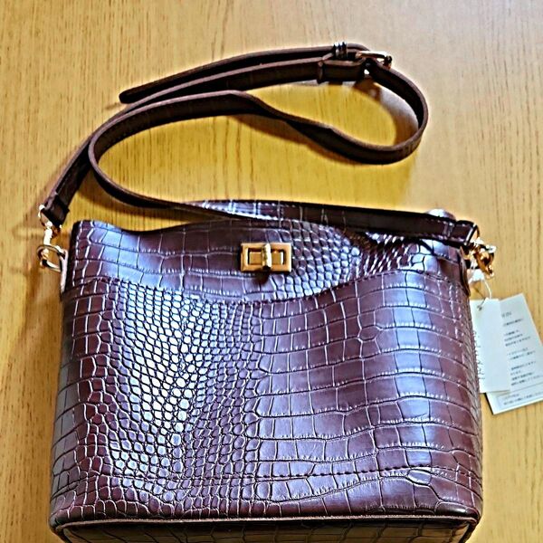 値下げ中!未使用品ショルダーバッグ クロコダイル柄 ブラウン お揃いのミニポーチ付きでお得でおしゃれ!