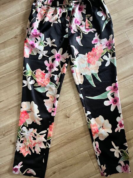 guess花柄パンツ MARCIANO