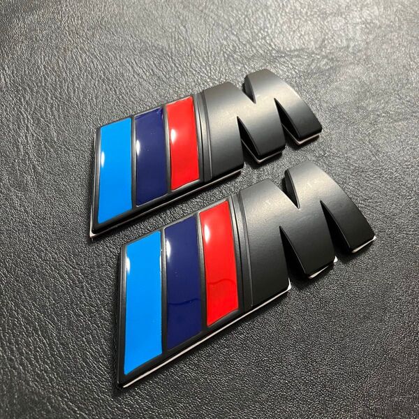 お得2枚セット BMW Mエンブレム 3D エンブレムステッカー エンブレム 外装 両面テープ付き ブラック 艶なし