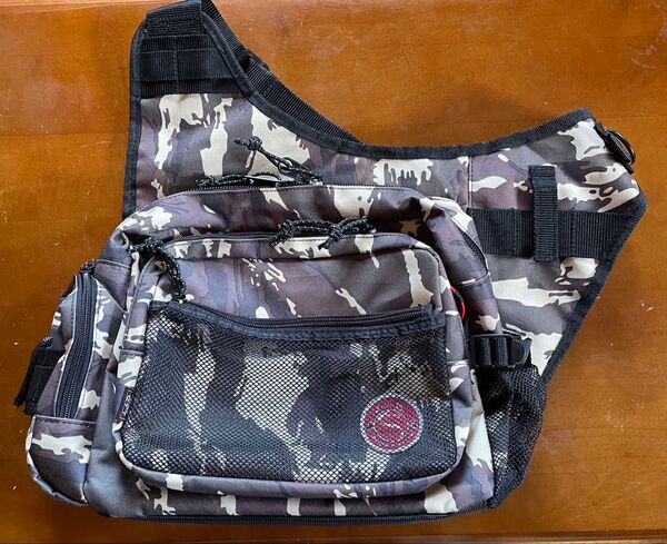 LSDデザイン ワンショットサイド フィッシングバッグ カモフラージュ 美品