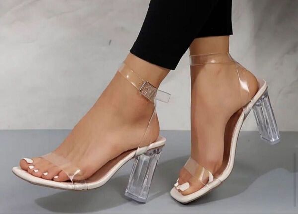 クリアストラップ ベージュサンダル ヒール9cm