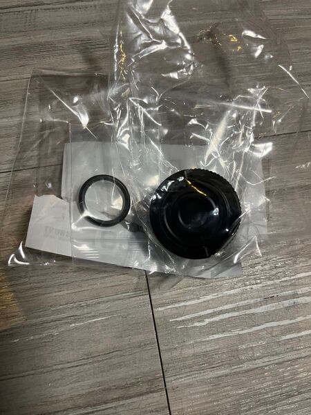 新品 brunt ガス缶 キャップ ホルダー ブラック
