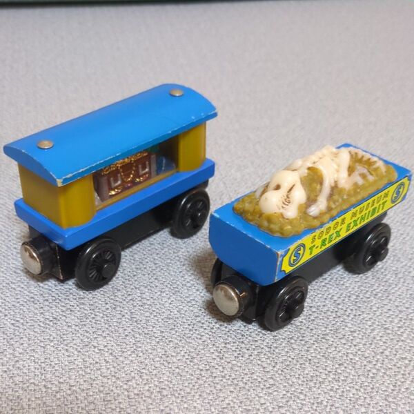 木製トーマス 宝石貨車と恐竜の化石の貨車