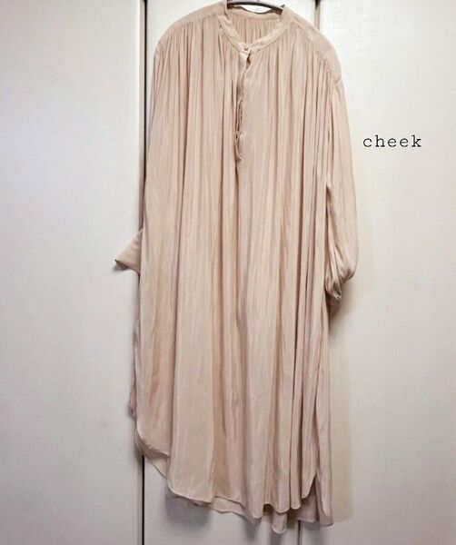 cheek ピンクベージュ プリーツ ロングワンピース