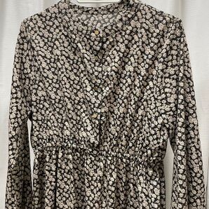 黒/小花柄ワンピース