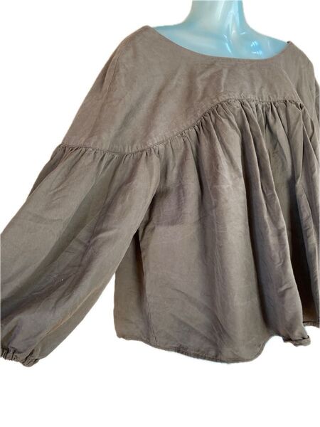 niko and ニコアンド スモック 後姿が可愛い サイズ4 カットソー トップス