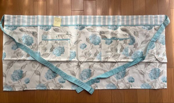 ☆ 新品未使用 LAURA ASHLEY花柄エプロン☆