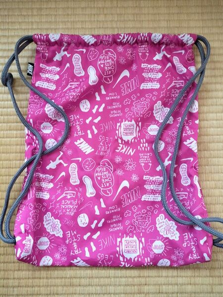 美品/ナップサック/Nike/ナイキ/習い事/ピンク/レッスンバッグ/リュック/ジム/小学生/課外授業/体操服/ナップザック