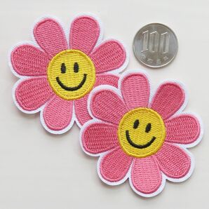 【2枚セット】フラワー 刺繍 アイロン ワッペン アップリケ ニコちゃん スマイル 花 手芸用品 アレンジ patch ピンク