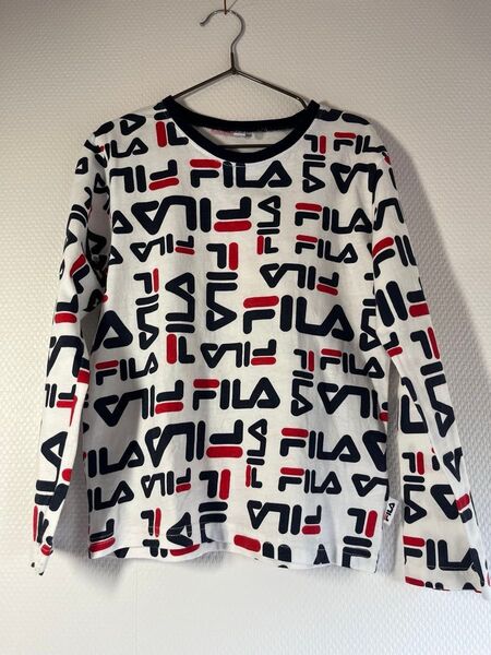 FILA フィラ 長袖Tシャツ 130cm ロゴ 総柄ロゴ